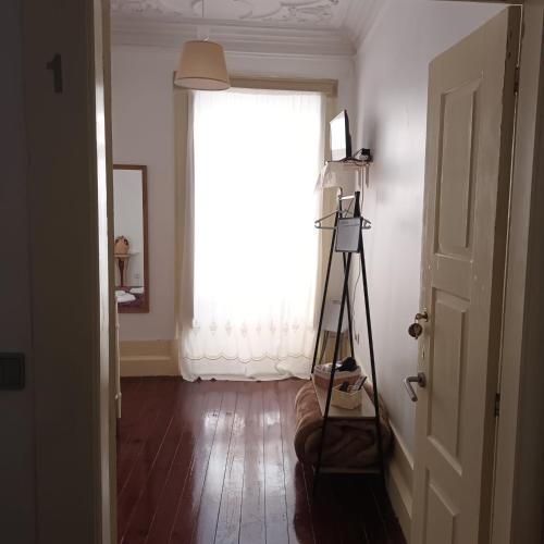 a room with a camera and a window with a tripod at Ninho do Corvo in Torre de Moncorvo