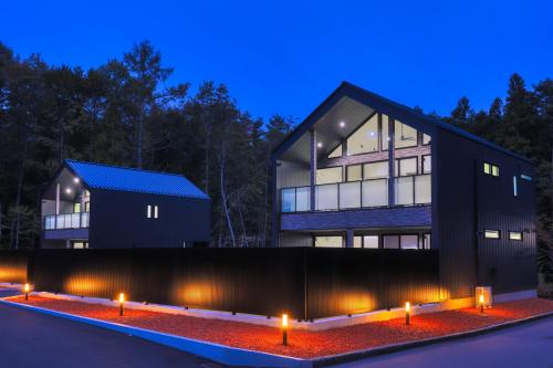 富士河口湖町にあるChedi the Villaの大黒い家