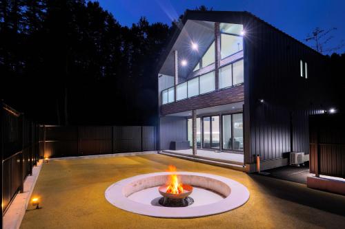a fire pit in the courtyard of a house at Chedi the Villa Glamping in Fujikawaguchiko