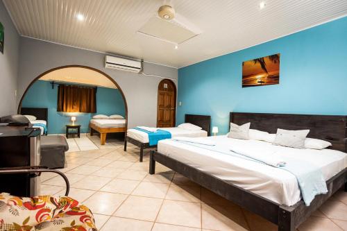 Una cama o camas en una habitación de Hospedaje Colibri