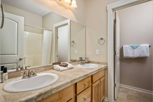 Ένα μπάνιο στο Sea La Vie.