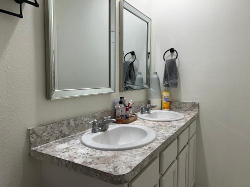 Φωτογραφία από το άλμπουμ του Lake view - private room shared bath στο Ντάβενπορτ