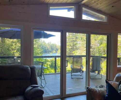 Gambar di galeri bagi Cozy cabin on Laurel Lake di Bandon