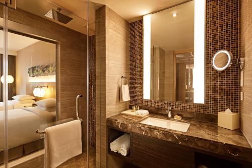 Koupelna v ubytování DoubleTree by Hilton Melaka