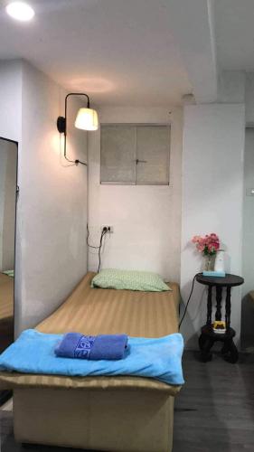 Postel nebo postele na pokoji v ubytování Baan1668 Hometel near Chinatown One Bangkok