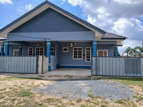 a house with a fence in front of it at Hill View Paka Homestay in Paka
