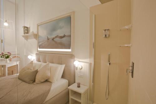 a bedroom with a bed and a painting on the wall at Primo Piano Suites in Rome