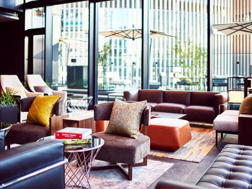 Ein Sitzbereich in der Unterkunft The Gate Hotel Tokyo by Hulic