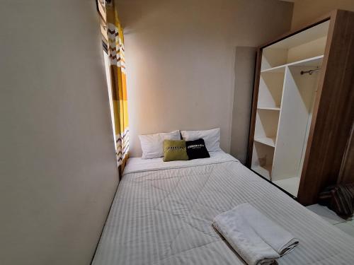 Postel nebo postele na pokoji v ubytování Urbanview Hotel Inkoppabri Cisarua Puncak