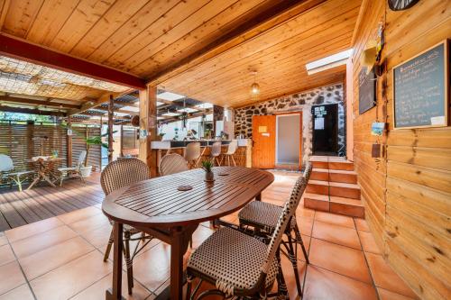 Foto de la galeria de Les Baroudeurs Hostel a Saint-Pierre