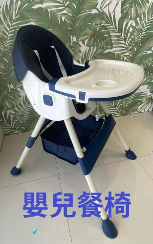a high chair with a sink in a room at 大溪漁港蜜月灣Luna民宿2號館 in Toucheng