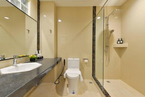 Ένα μπάνιο στο Kastel Pattaya Hotel