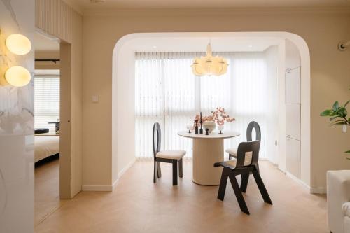 Coin salon dans l'établissement Moli B&B-Right on Nanjing East Road the Bund 2-Bedrooms with Elevator Apart ment Near the subway