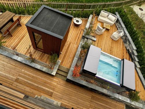 Bazén v ubytování Zer Treichi Appartements nebo v jeho okolí