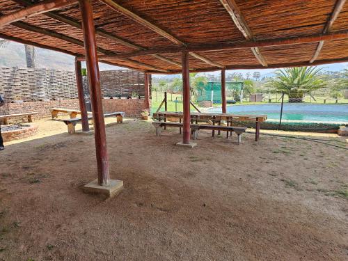 Bazén v ubytování The Entire Barnhouse at Camp Jakkalsfontein, Tulbagh nebo v jeho okolí