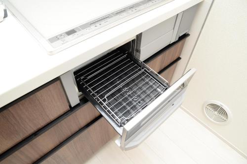 a drawer in a kitchen with a dishwasher at NYHotel 3 新宿2階建て3室1バスルーム1シャワー2トイレ in Tokyo