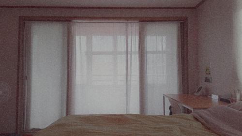 Кровать или кровати в номере Jeju Guest Room