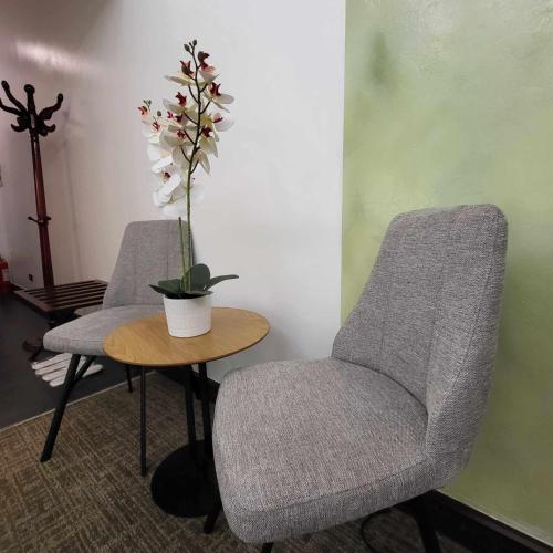 Φωτογραφία από το άλμπουμ του Homey Deluxe Room, Privately Owned at The Forest Lodge by Mist and Pine σε Baguio