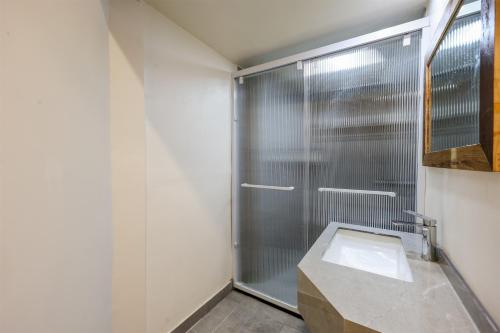 a bathroom with a shower with a toilet at Baihong Riverview Apartment-Hongya Cave in Chongqing
