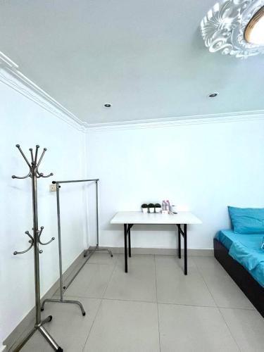 a living room with a table and a bed at The Moonvine on 360 in Phnom Penh