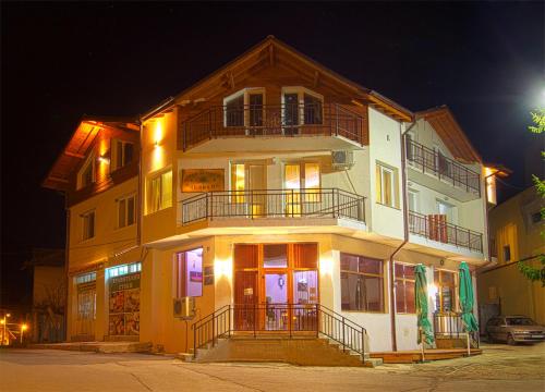 a large building with its lights on at night at Guest House Edelweiss in Govedartsi