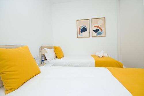 En eller flere senge i et værelse på Casa piña colada - By AZ Rentals