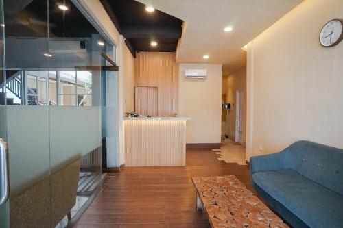 Ruang duduk di Dee Mansion