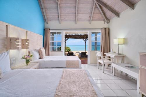 Postel nebo postele na pokoji v ubytování Hawksbill Resort Antigua - All Inclusive