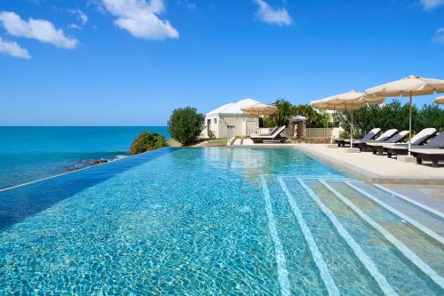 Bazén v ubytování Hawksbill Resort Antigua - All Inclusive nebo v jeho okolí