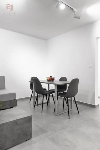 Consul, Nilie Hospitality MGMT