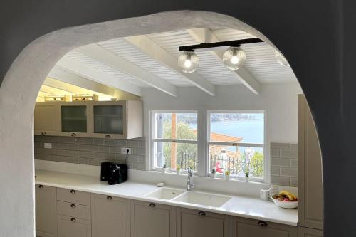 Villa Maria - Modern 3 bed with panoramic sea view