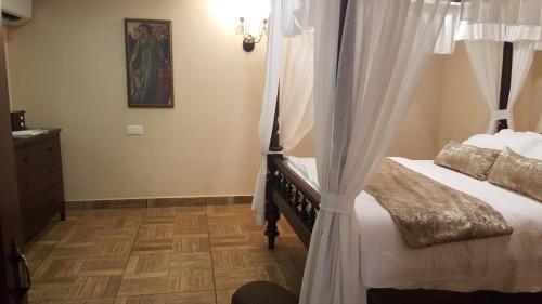 Ένα ή περισσότερα κρεβάτια σε δωμάτιο στο Casa Menezes - A Heritage Goan Homestay