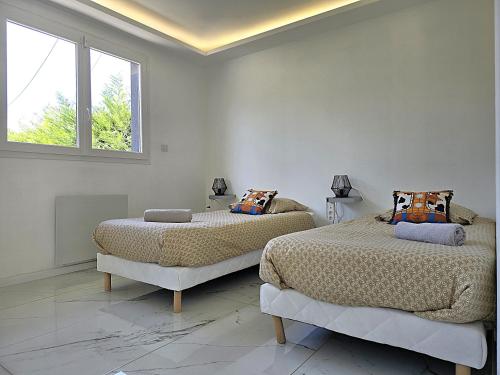 Posedenie v ubytovaní Maison Sapiac - 4pers - 2 chambres - 3 lits - Clim réversible - Terrasse ombragée et grand jardin - Piscine saison estivale