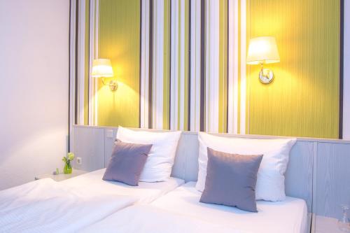 Cama o camas de una habitación en Hotel Weide