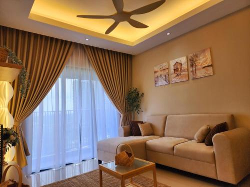 a living room with a couch and a ceiling fan at UKM Bangi Wonderland 3BR 2bath 2parking in Kampong Tangkas