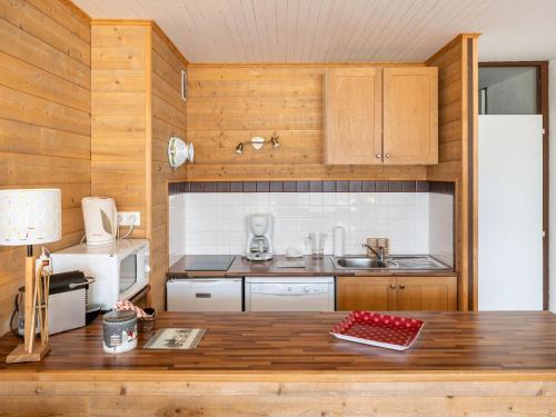 מטבח או מטבחון ב-Studio Montagne au cœur de Chamrousse, 3* proche des pistes - FR-1-340-160