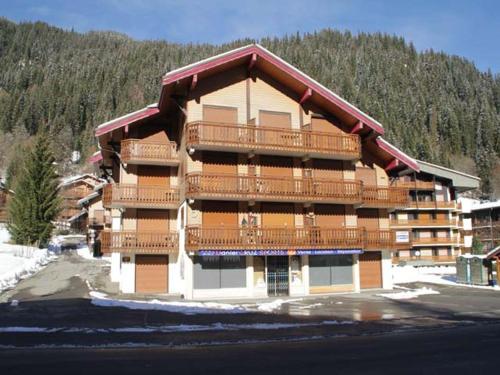 a large apartment building with a large balcony at Charmant appartement avec balcon exposé sud à Châtel - 6 personnes - FR-1-198-189 in Châtel