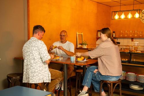 Гости Simplon Hostel