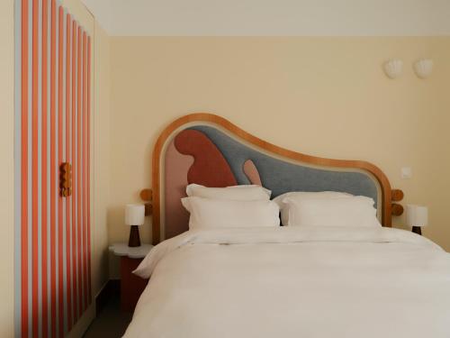 Postel nebo postele na pokoji v ubytování Edgar Suites Cannes - Rue d'Antibes