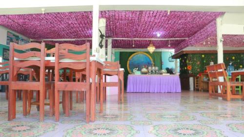 En restaurant eller et andet spisested på Koh Kood Far East Resort