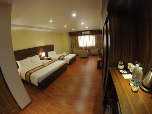 صورة لـ Silver Green Hotel في يانغون