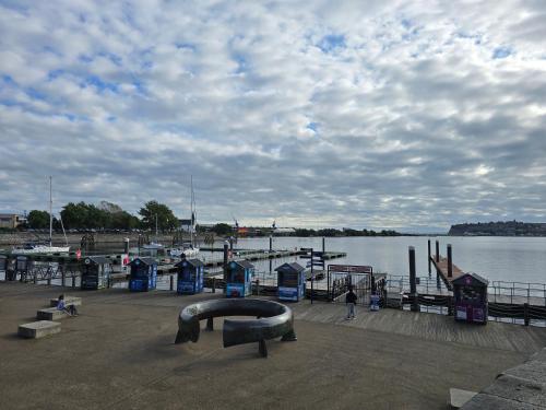Beautiful Cardiff Bay Apartment photo 12