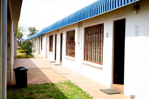 Photo de la galerie de l'établissement Die Geel Huis Guesthouse, à Wolmaranstad