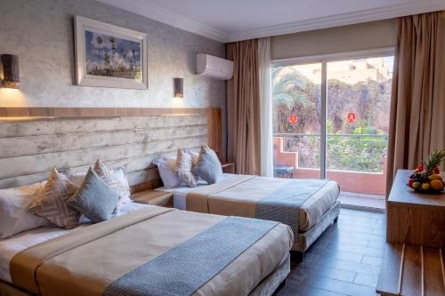 Postel nebo postele na pokoji v ubytování Imperial Holiday Hôtel & spa