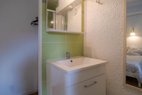 Photo de la galerie de l'établissement Appartement rénové à deux pas de la grande plage Les Sables - 6 personnes, à Les Sables-dʼOlonne