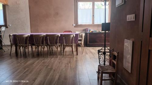 a dining room with a table and chairs at Casa rural Lastoetxe in Larrauri