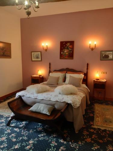 Postel nebo postele na pokoji v ubytování Manoir de la Peignie