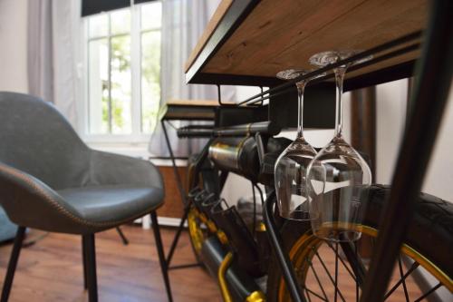 a bike parked in a room with a chair at Gästehaus Villa Wolff in Bomlitz