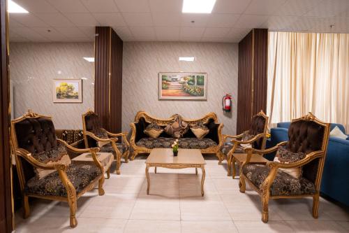 a waiting room with chairs and couches and a table at فندق سيف بلص 2 من اورفانا in Makkah