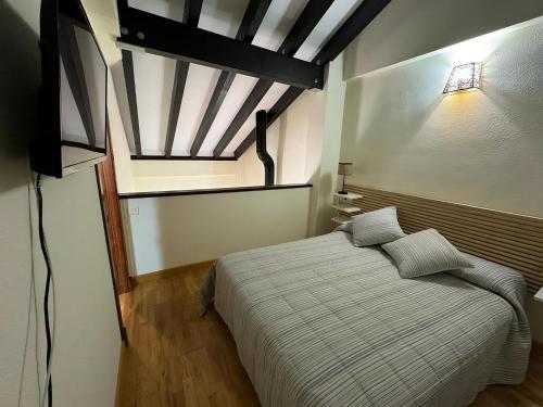 a bedroom with a bed in a room at Casa Rural Rincón del Lago in El Ronquillo